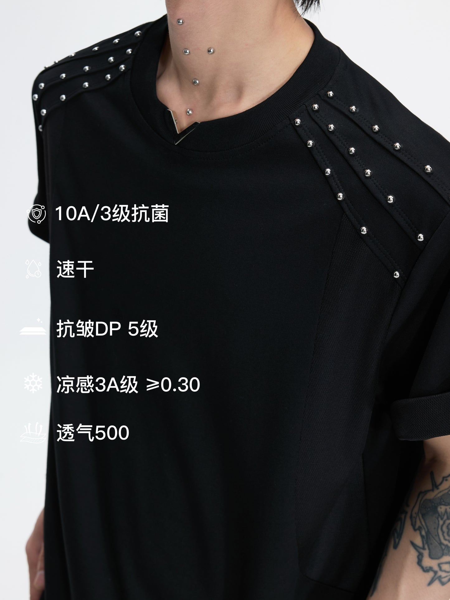 Three-Pleat Stud Patchwork Boxy Short Sleeve T-Shirt WN26983