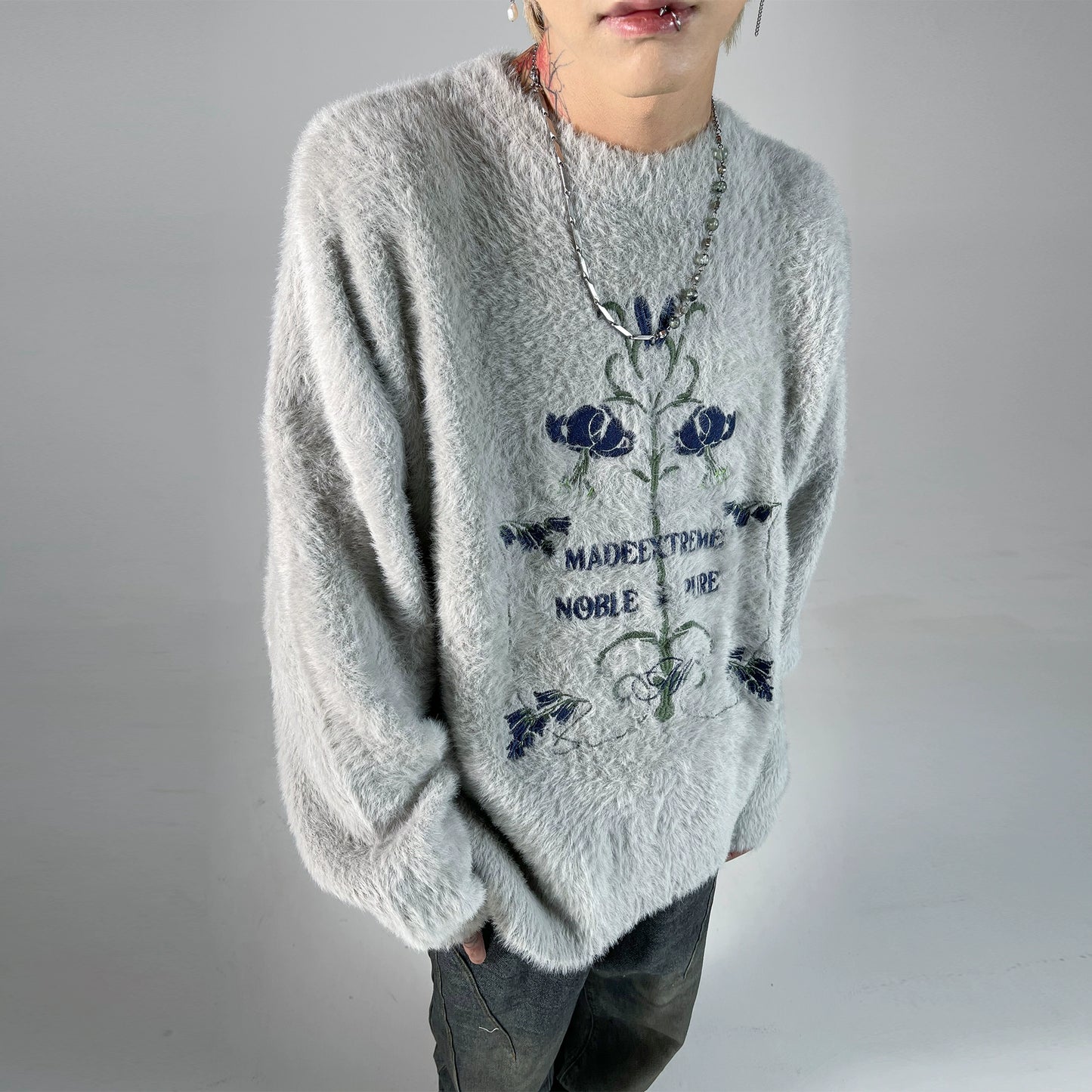 Embroidery Shaggy Round Neck Knit Sweater WN10591