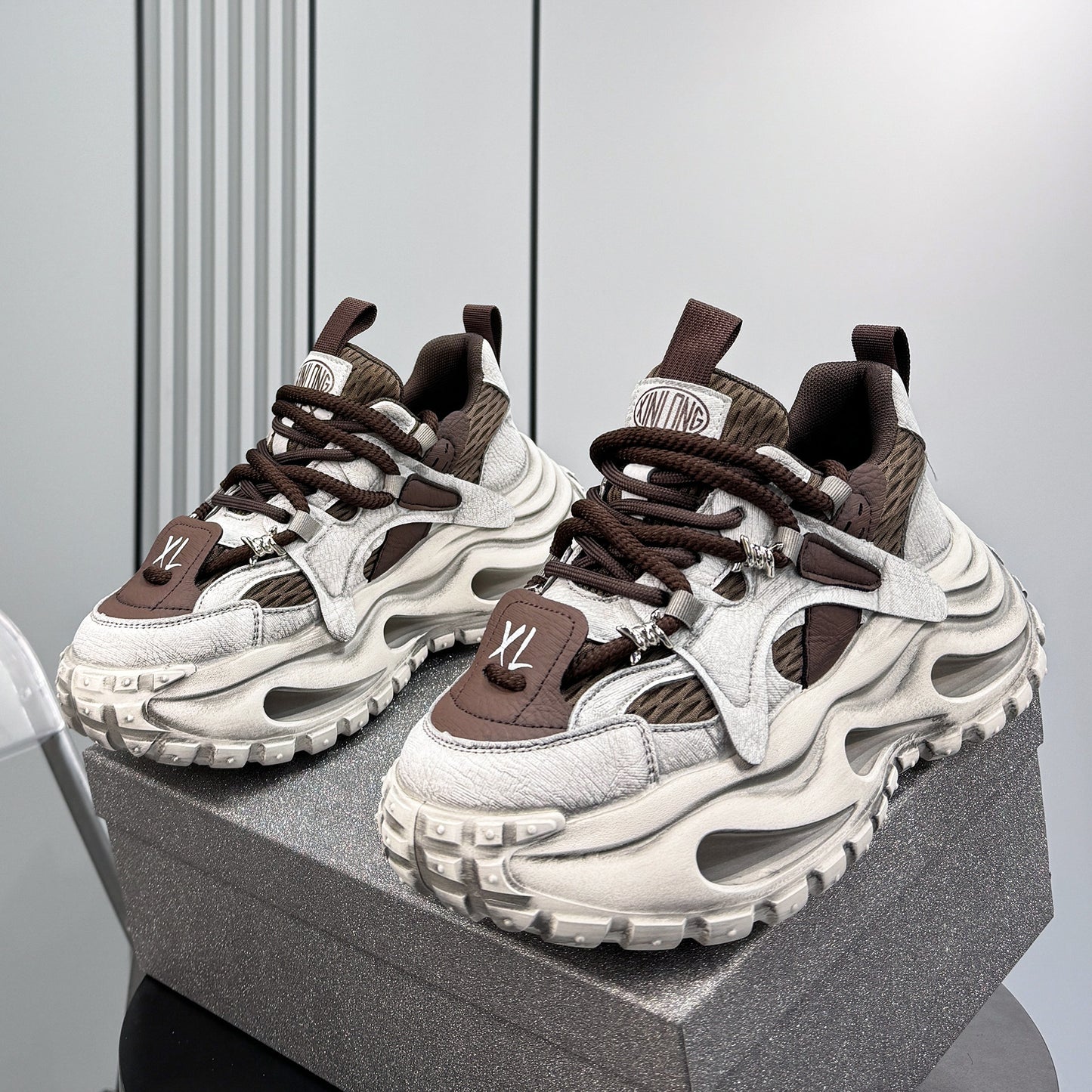 Strap Rope Lace Air Sole Sneakers WN24701