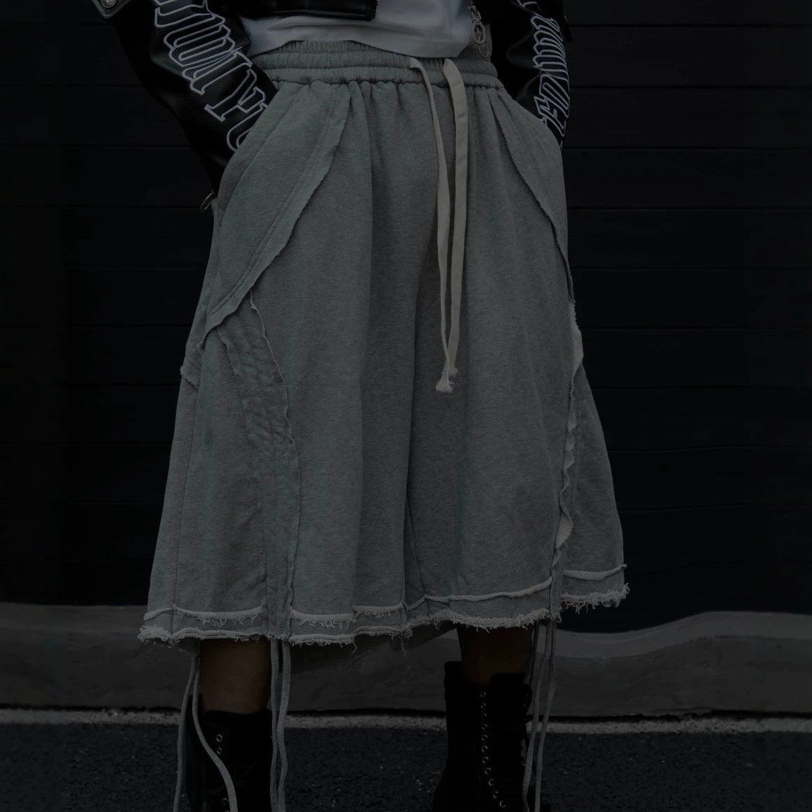 Heavyweight Washed Frayed Strap Wide Leg Half Pants WN27876