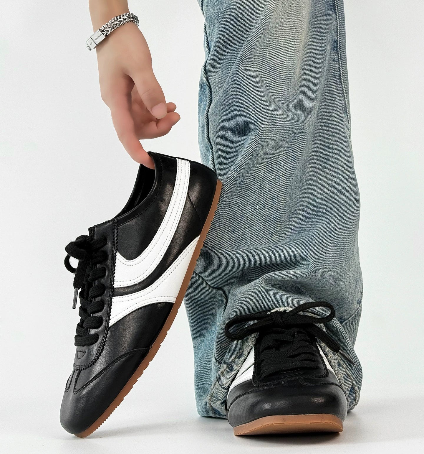 Flat Bottom Design Sneakers WN19140