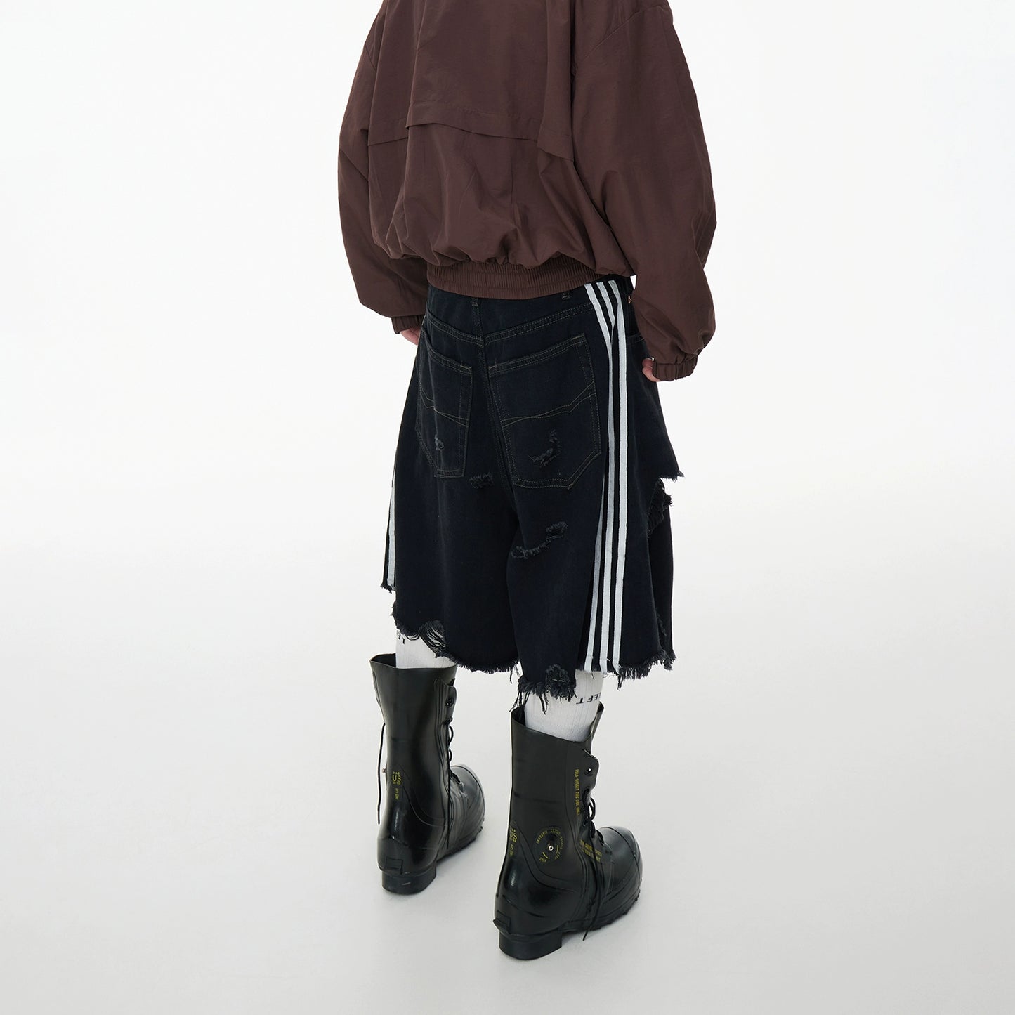 Washed Damage Fringe Wide Leg Three-Stripe Half Denim Jeans WN16960