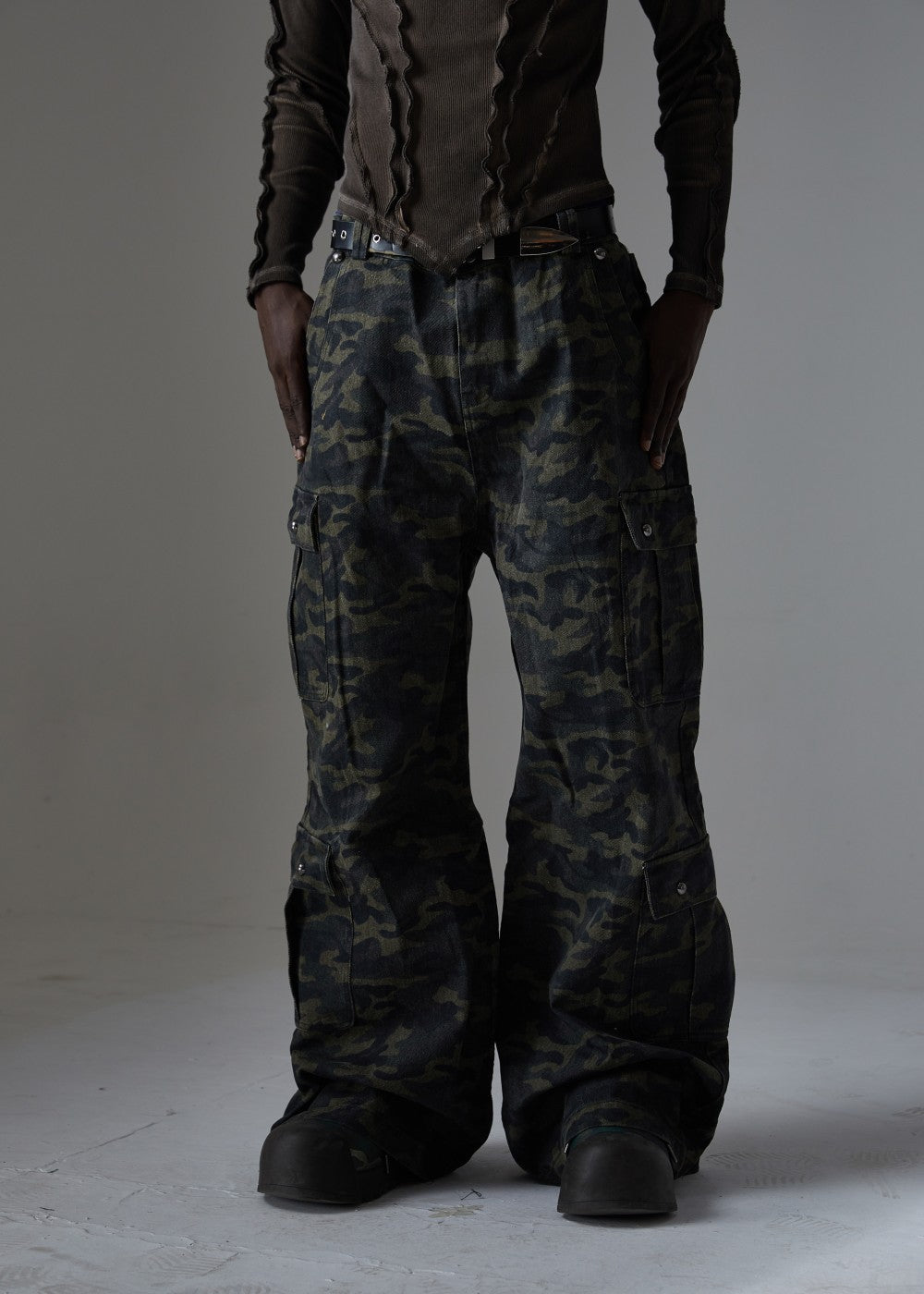 Camouflage Cargo Pocket Wide Leg Denim Jeans WN28009