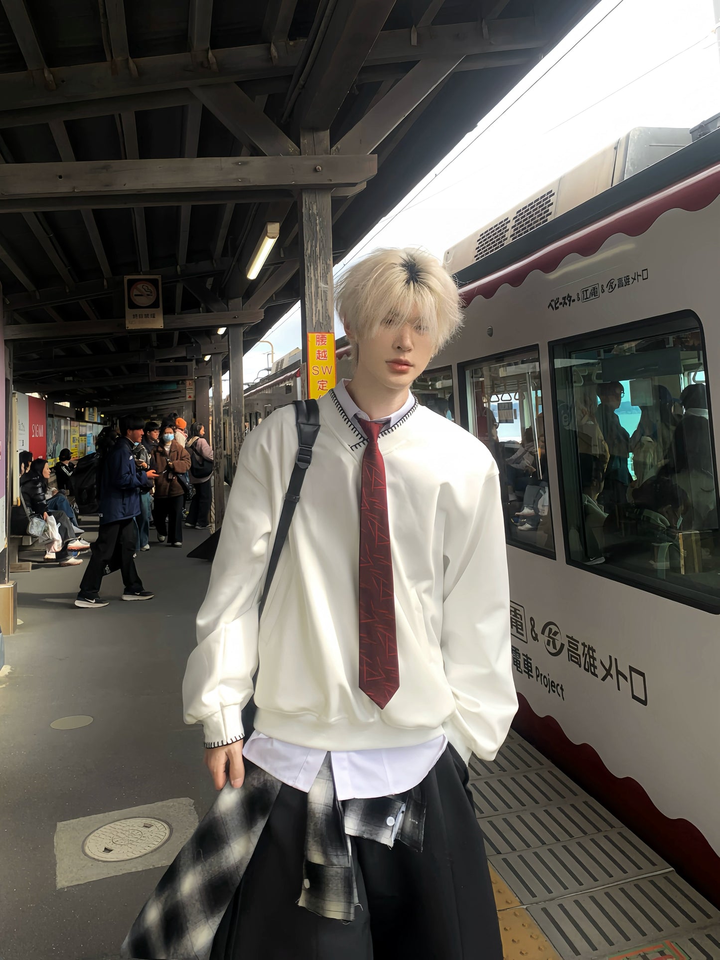 Embroidery Design Oversize V-Neck Long Sleeve T-Shirt WN19768