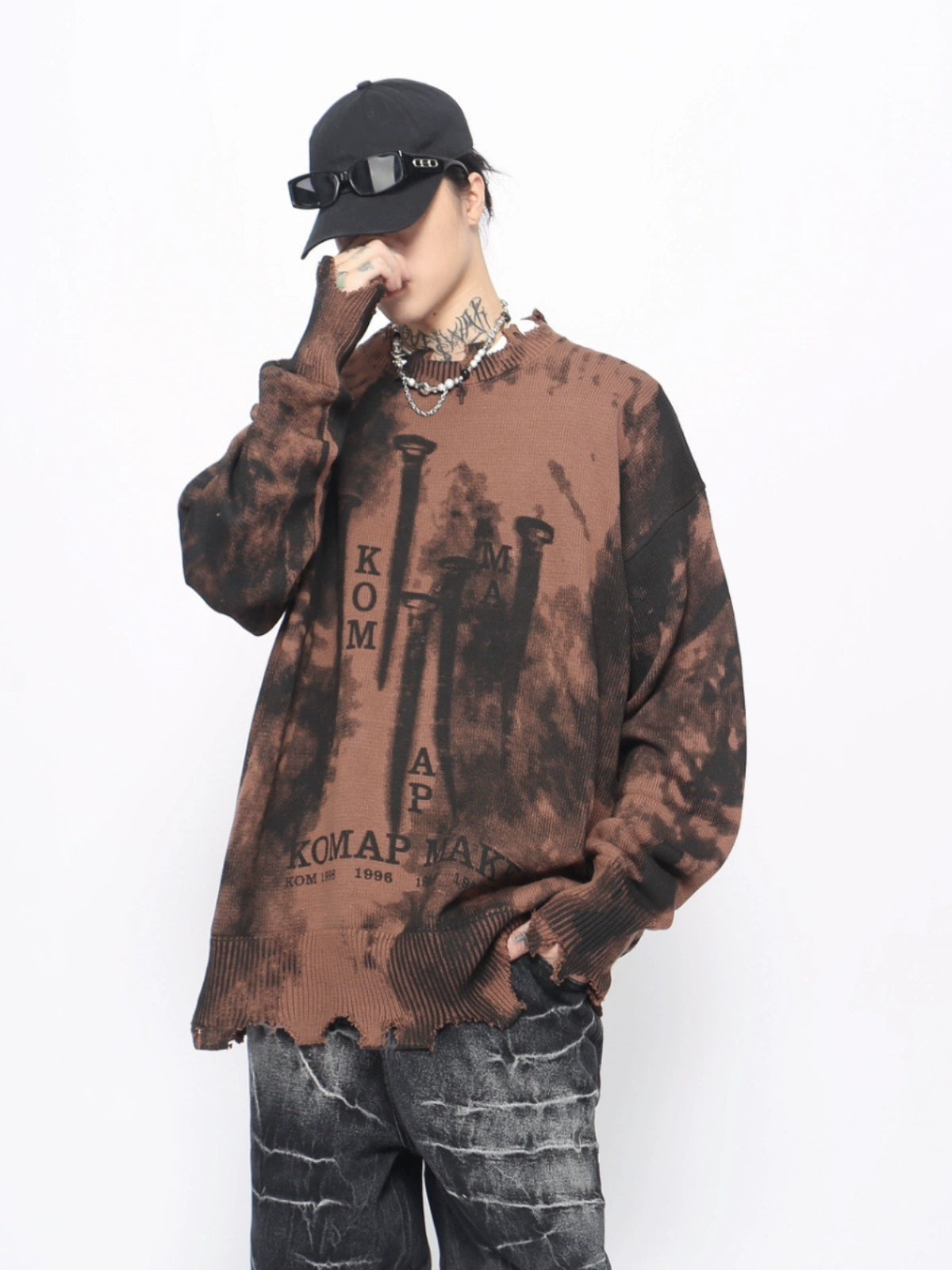 Graffiti Design Damage Raw Hem Oversize Knit Sweater WN10902