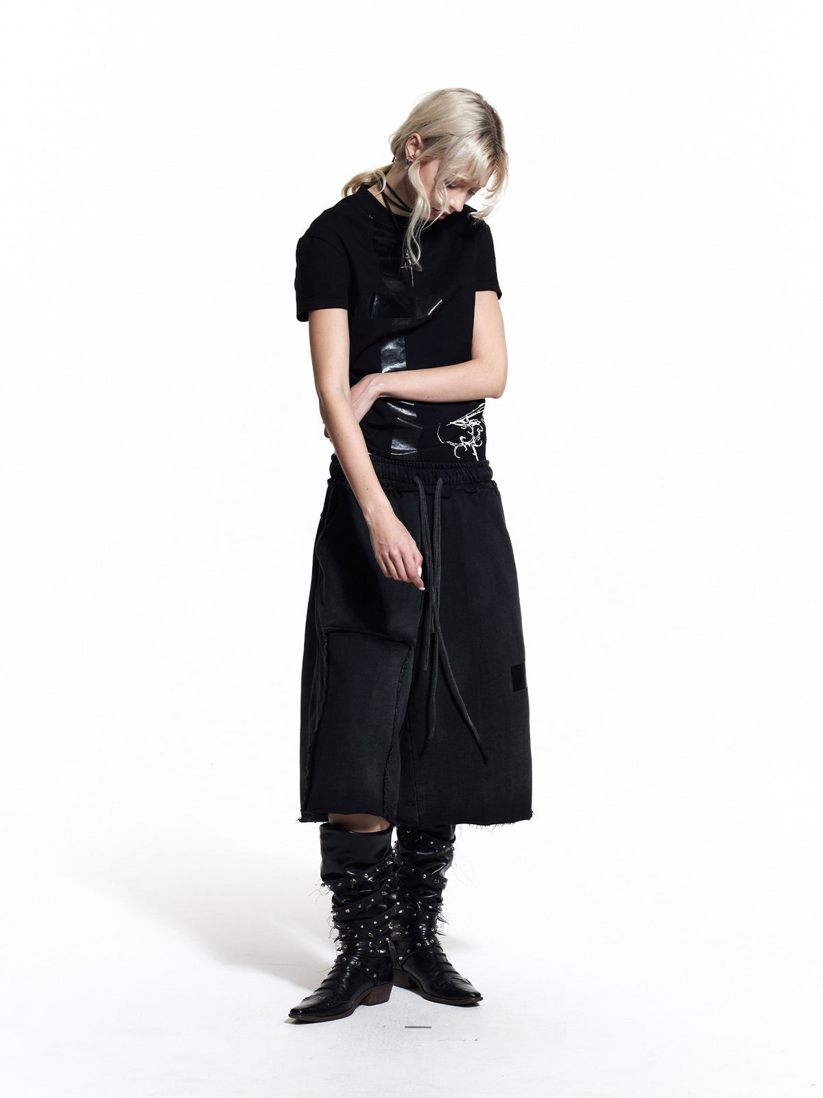 Cross Print Washed Raw-Edge Half Pants WN27433