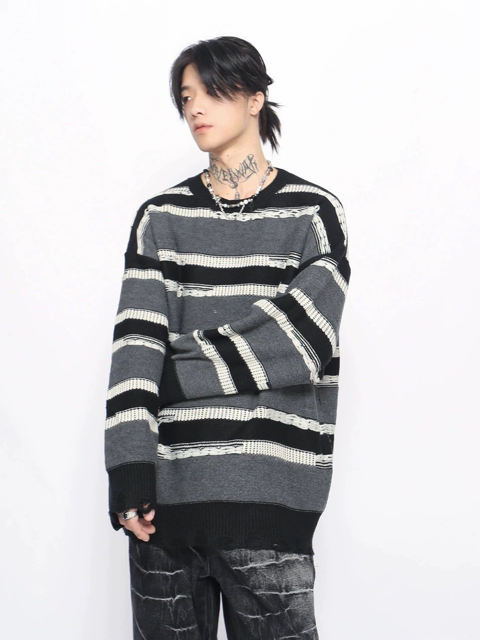 Stripe Damage Round Neck Oversize Knit Sweater WN10891