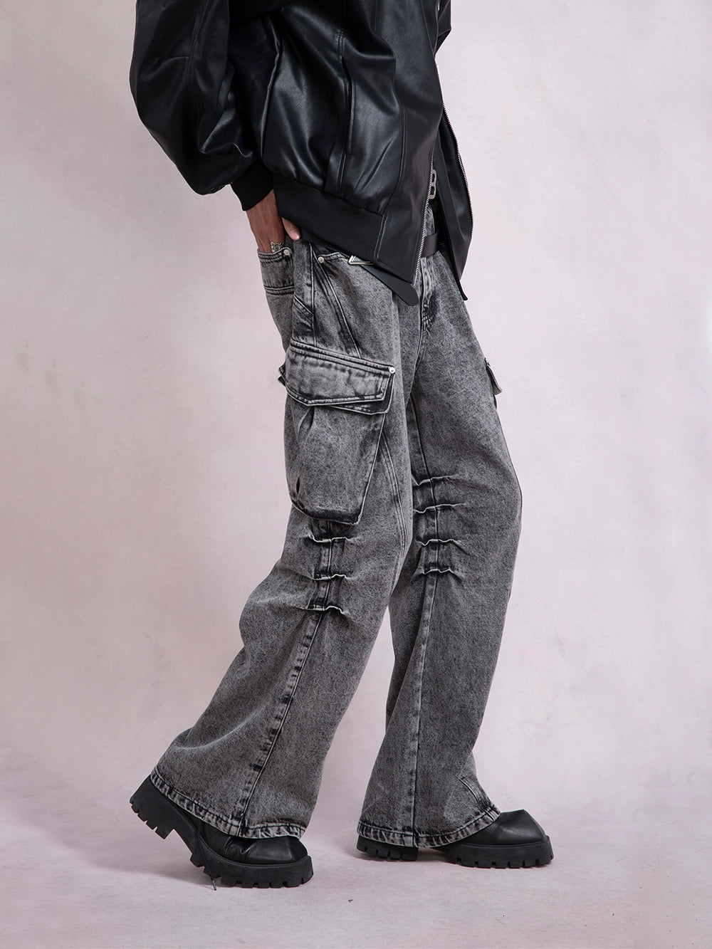 Multi-Pocket Wide-Leg Cargo Denim Jeans WN9350