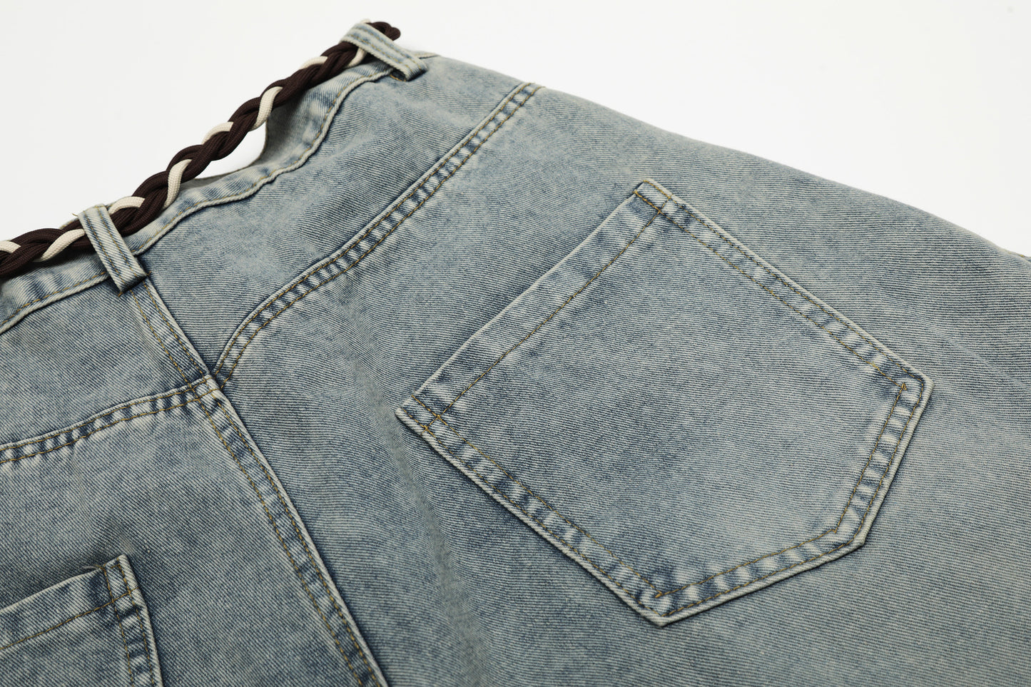 Belt Curved Wide Leg Denim Jeans WN25756