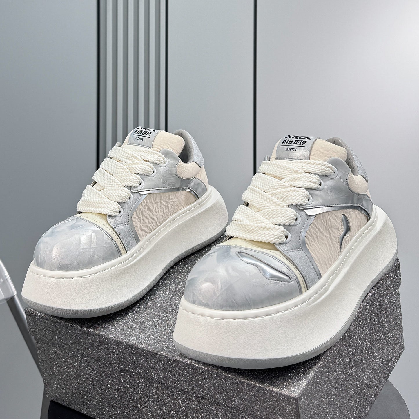 Platform Height Increase Round Toe Sneakers WN24799