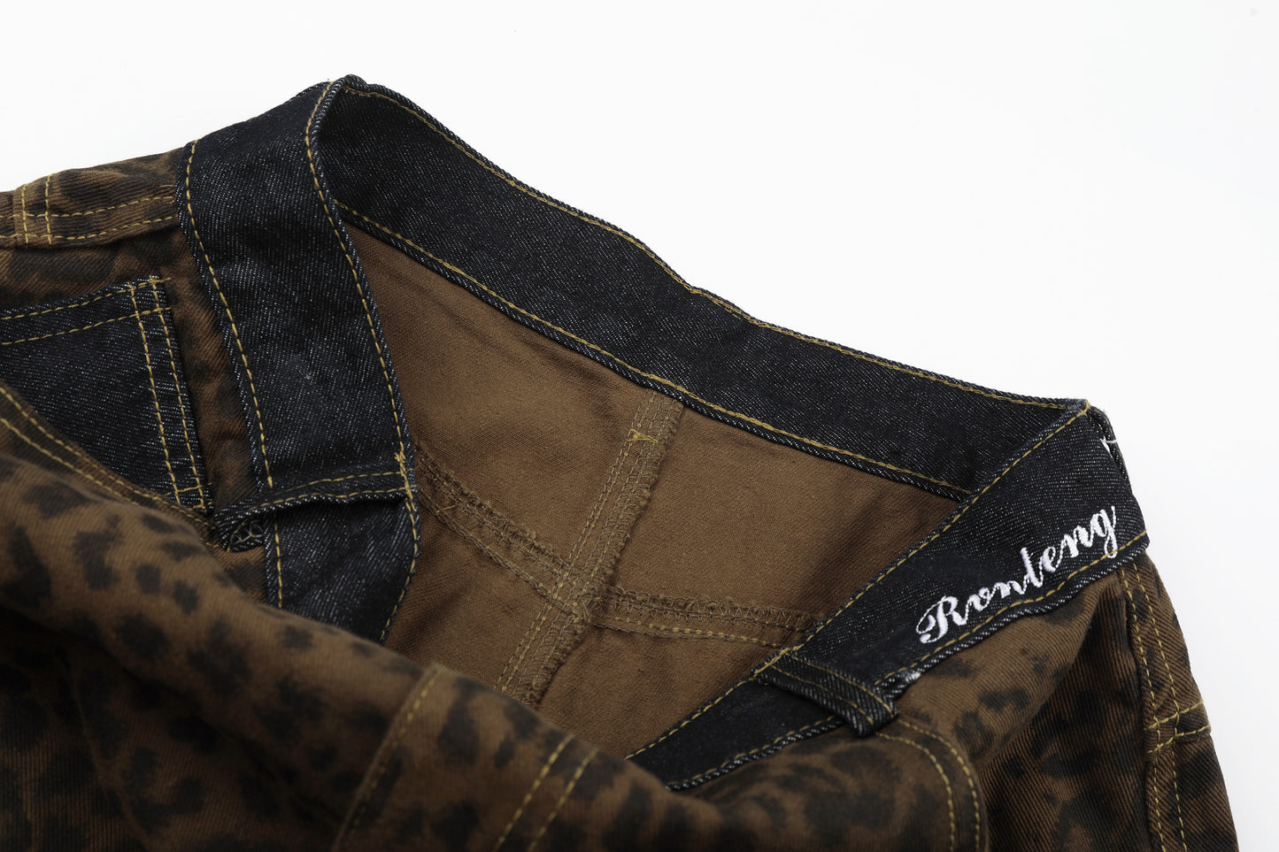 Leopard Print Curved Wide Leg Denim Jeans WN25679