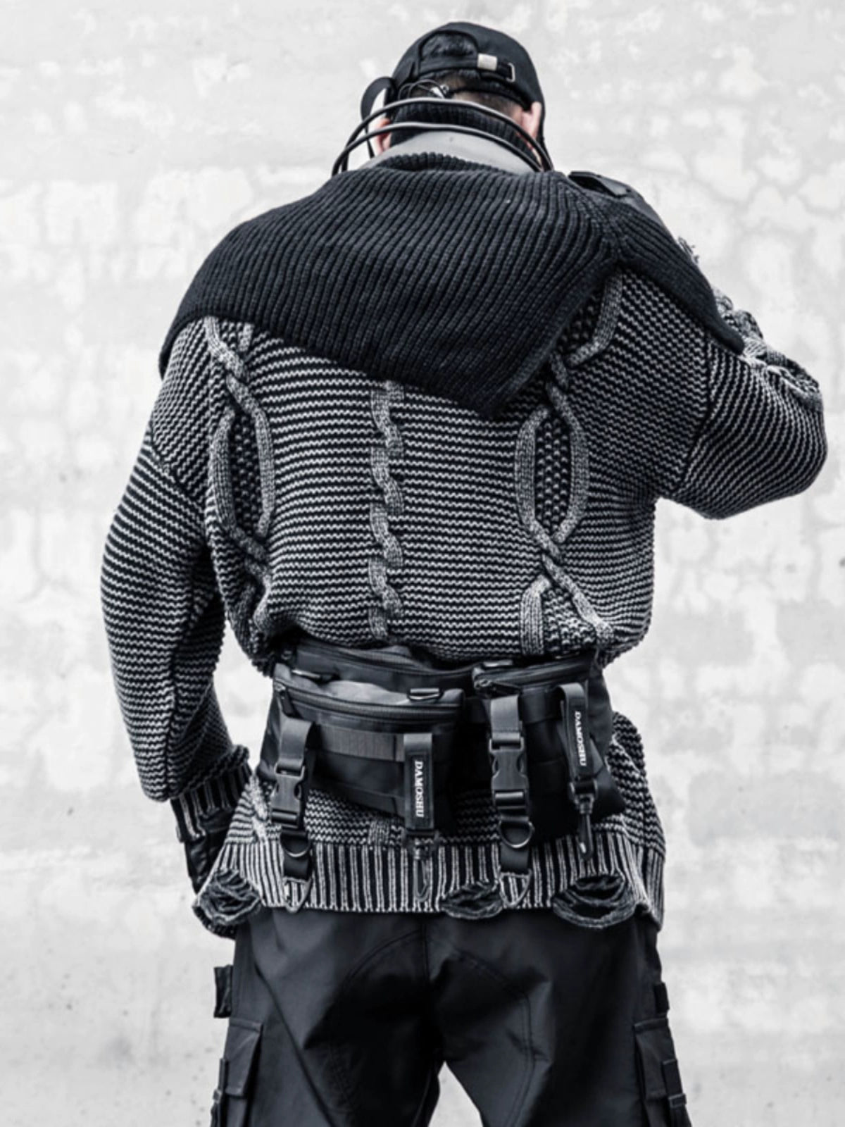 Damage Cable Oversize Knit Sweater WN22430