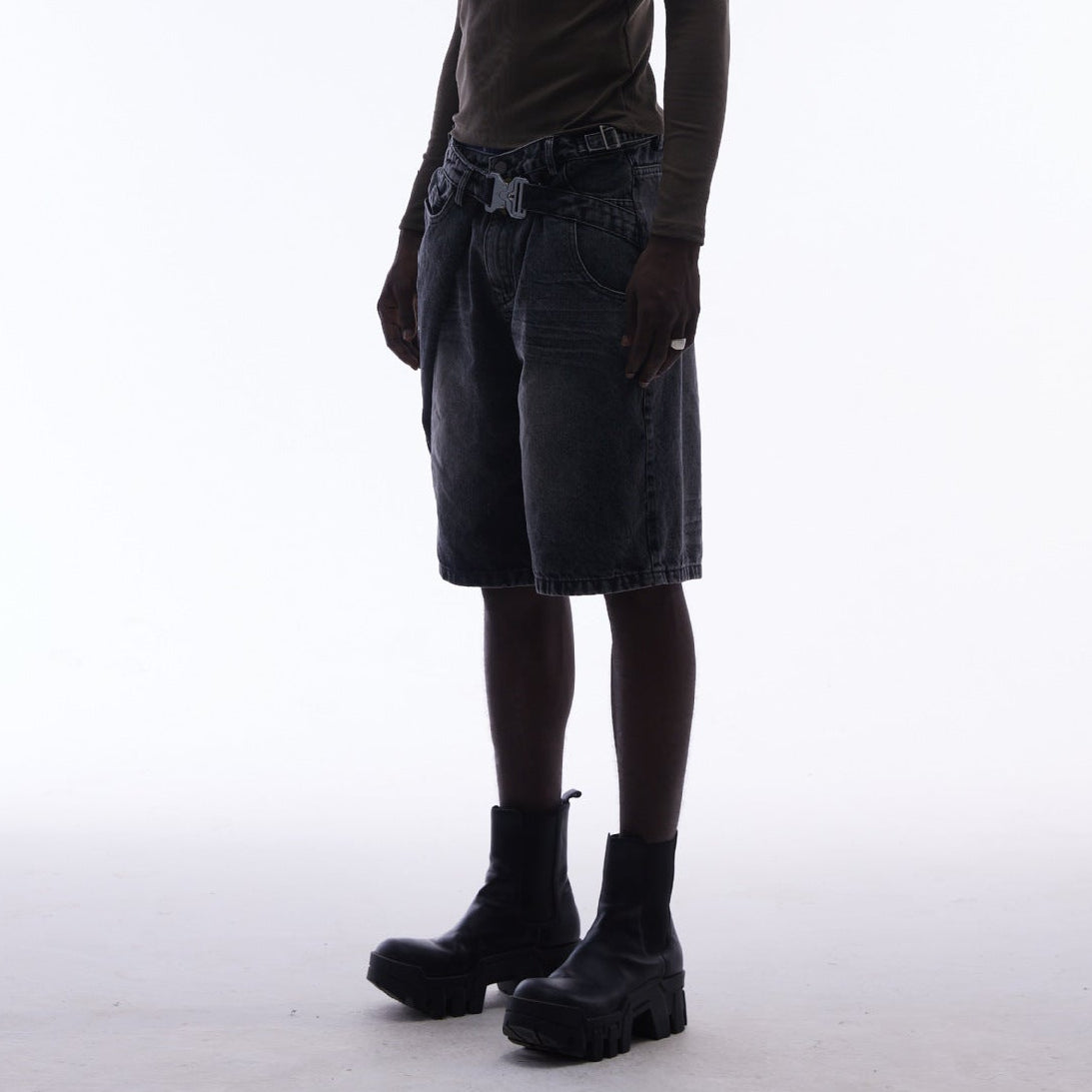 Washed Whisker Metal Buckle Denim Half Pants WN25513