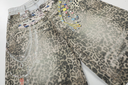 Allover Leopard Print Wide Leg Short Denim Jeans WN25650