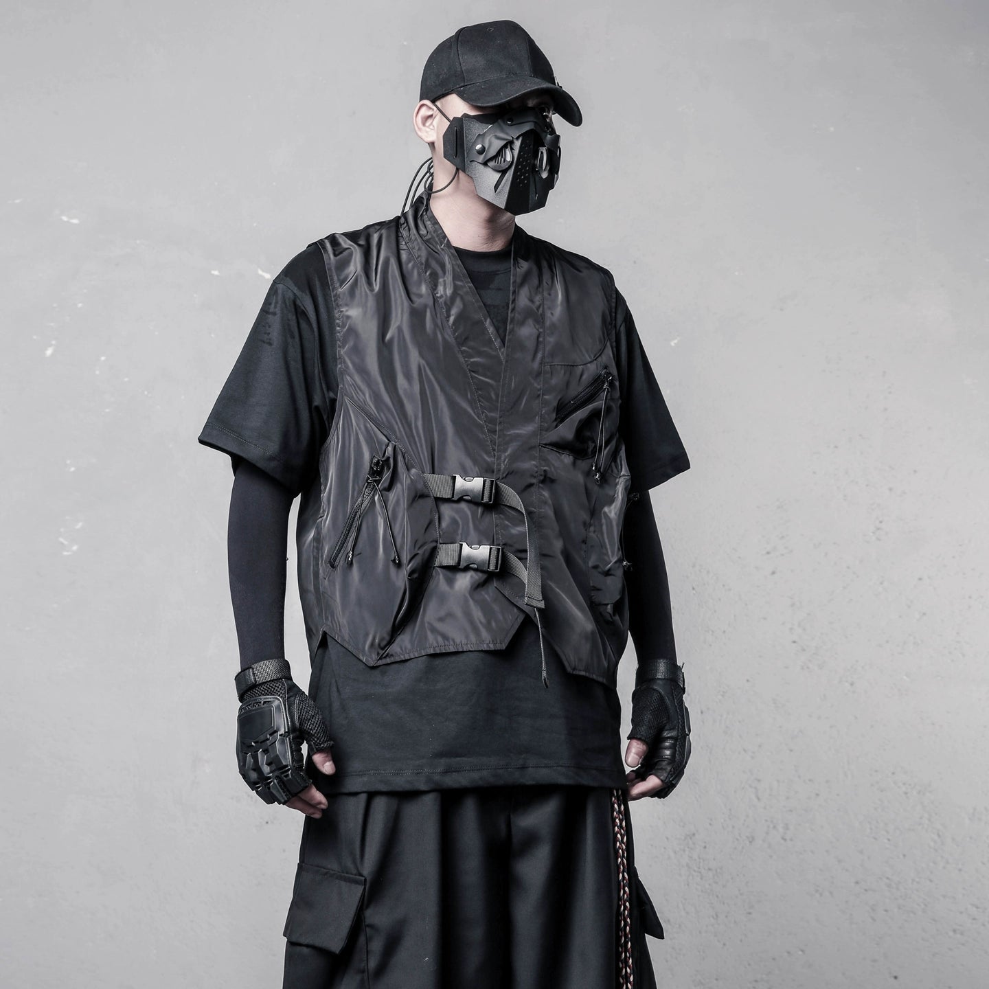 Multi-Pocket Metal Buckle Vest WN22438