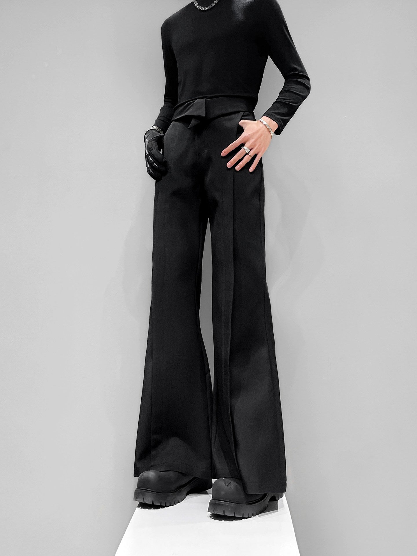 Deconstruction Pleats Flare Trousers WN23893