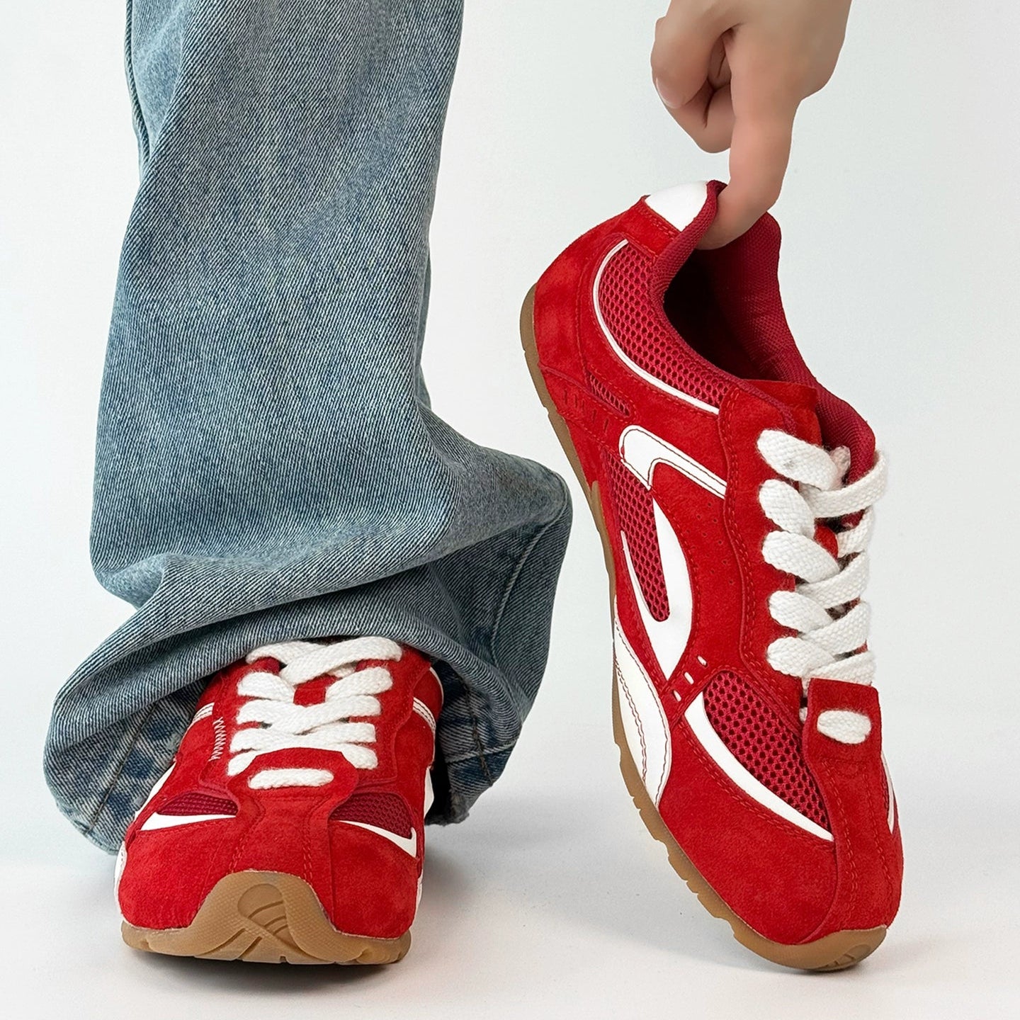 Thin Sole Lightweight Mesh Design Sneakers WN19167