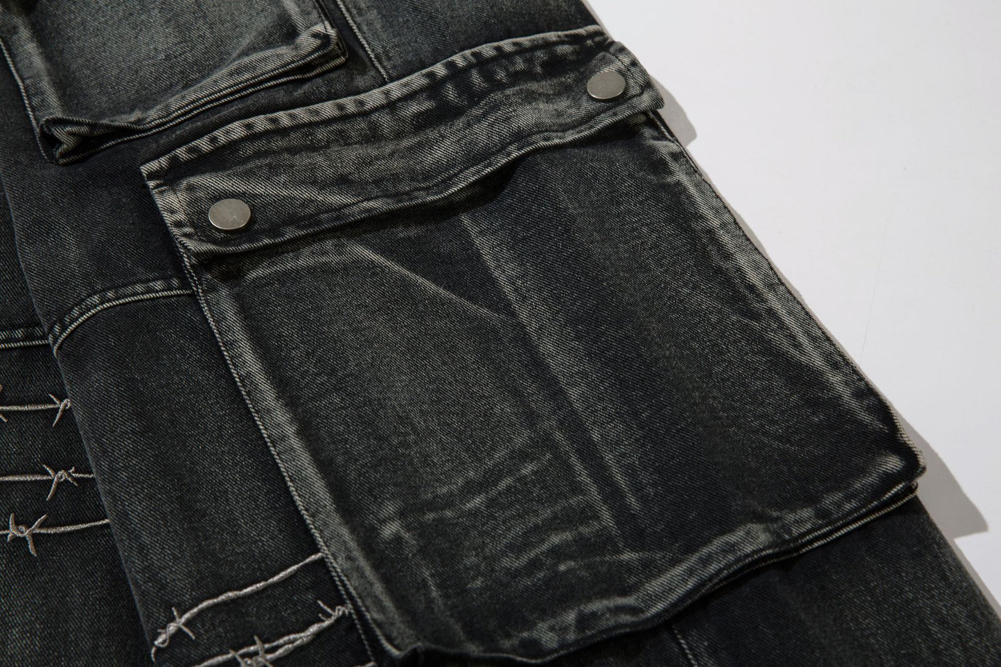 Cargo Pocket Embroidery Wide Leg Denim Jeans WN25718