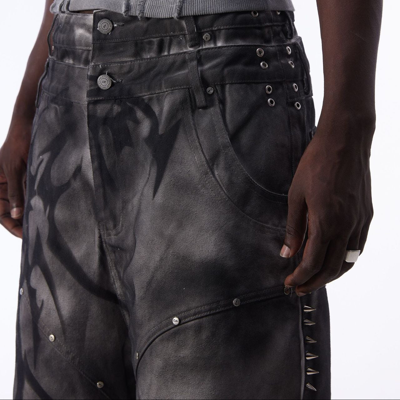 Washed Graffiti Dirty-Dye Denim Half Pants WN25741