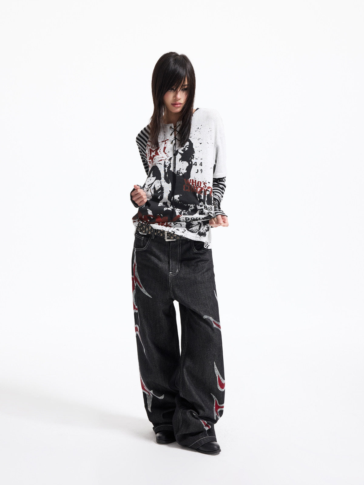 Fake Layered Raglan Sleeve Graffiti Print Long Sleeve T-Shirt WN27365