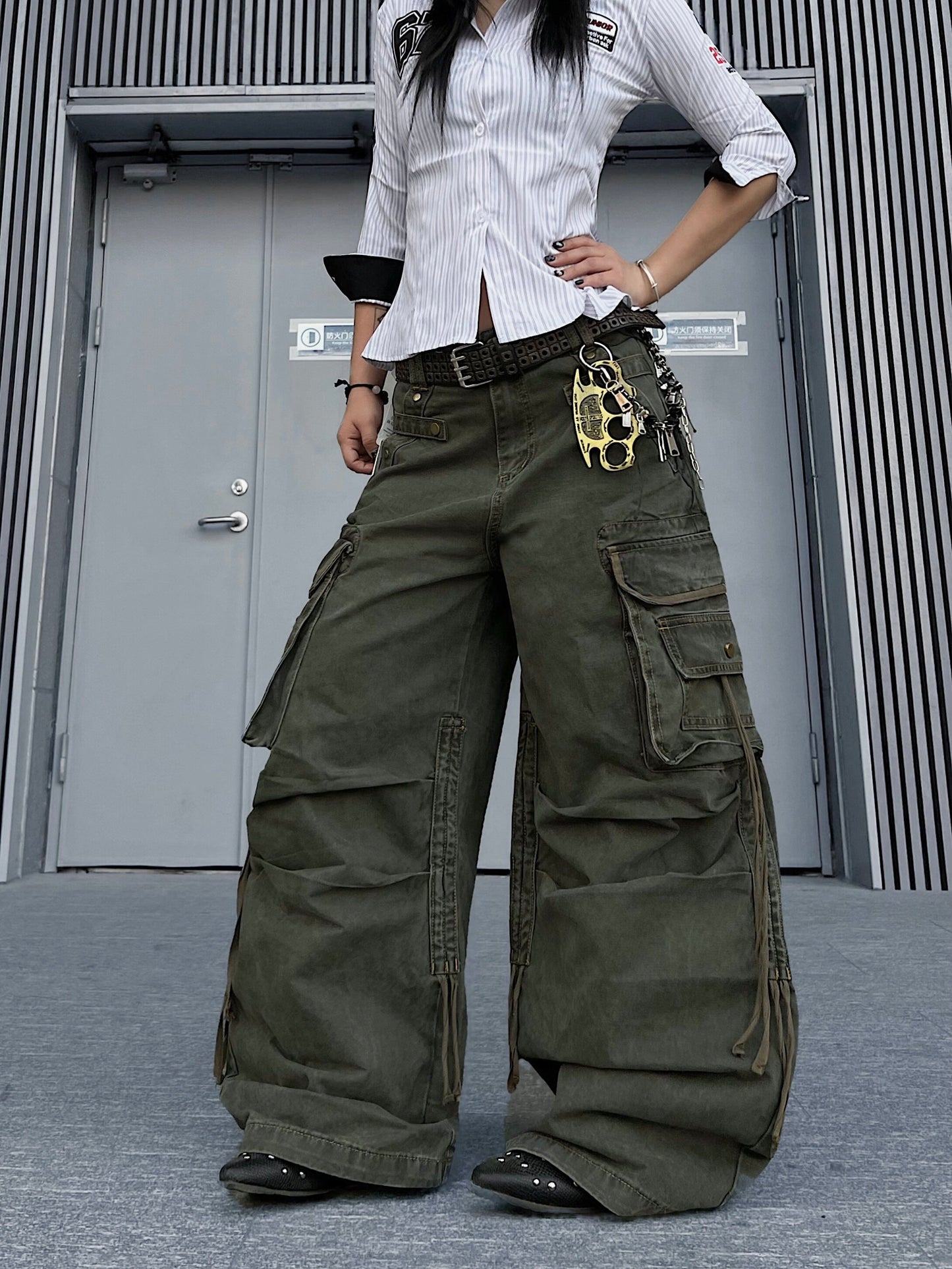 Washed Multi Pocket Pleats Deconstructed Cargo Pants WN24204