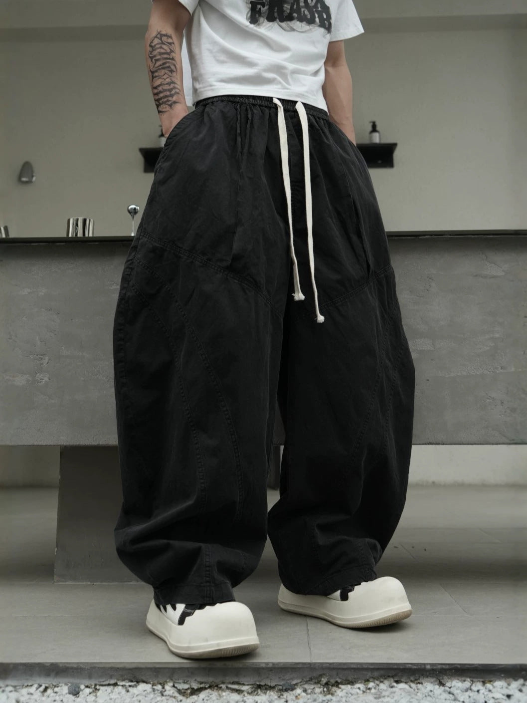 Cotton Curved Wide Leg Cargo Pants WN27829