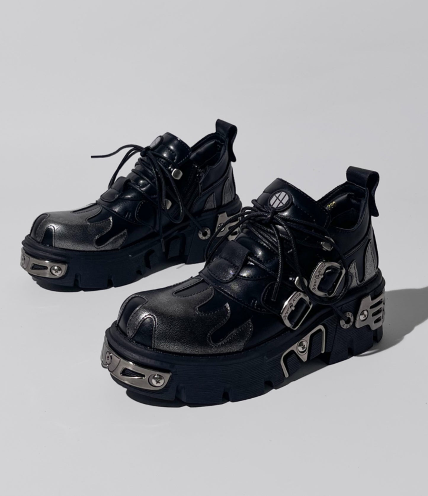 Damage Chunky Sole Platform Shoes WN20614