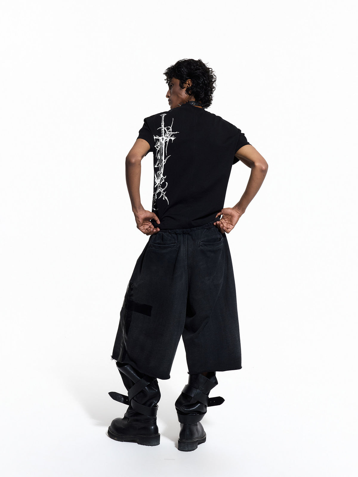 Cross Print Washed Raw-Edge Half Pants WN27433