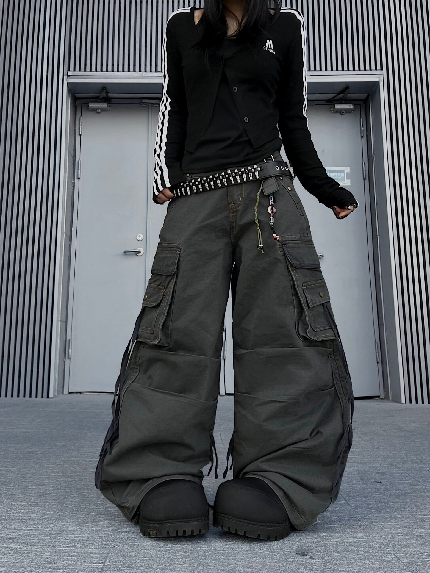 Washed Multi Pocket Pleats Deconstructed Cargo Pants WN24204