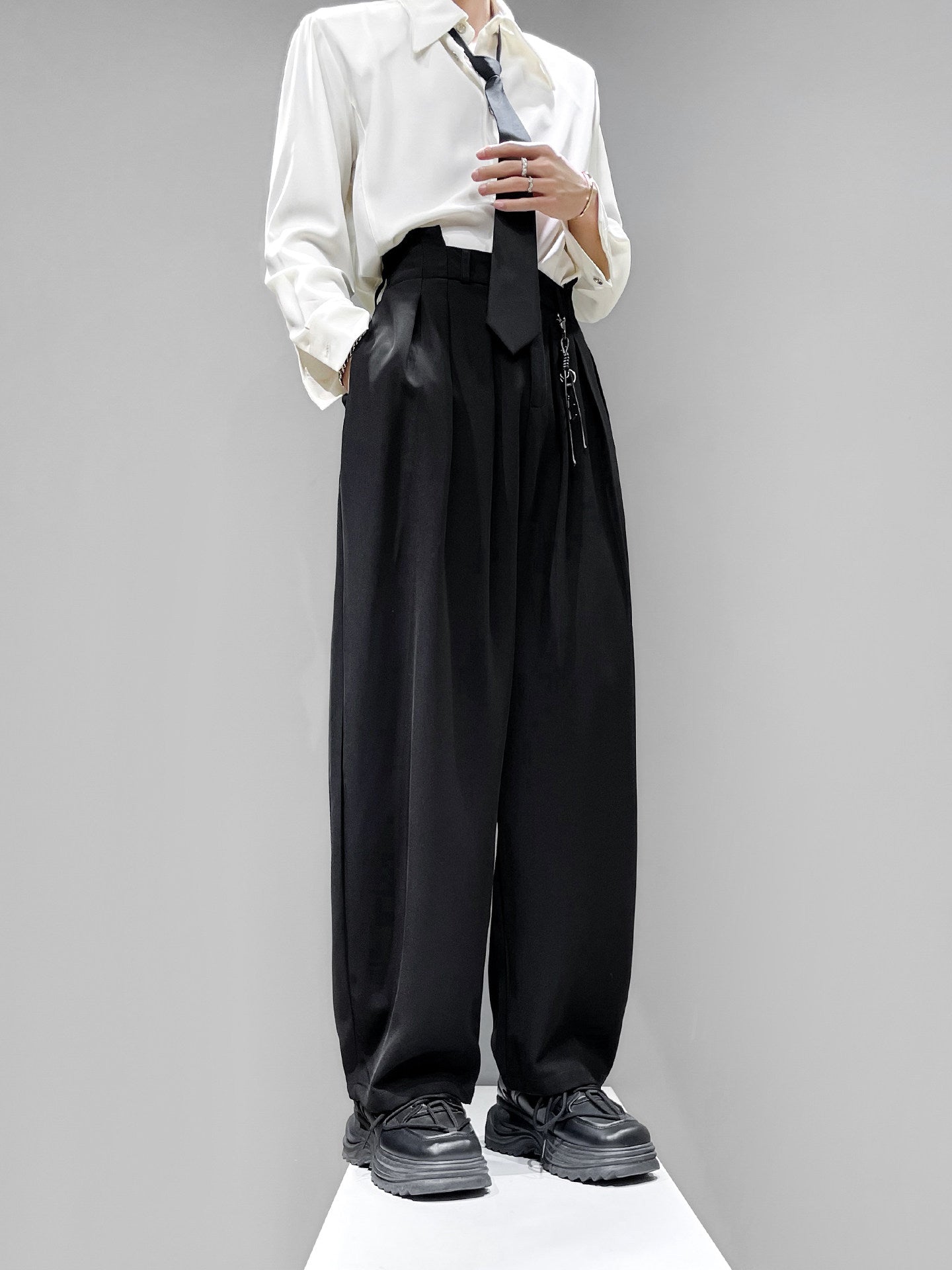 Curved Cut Wide Leg Trousers WN23953