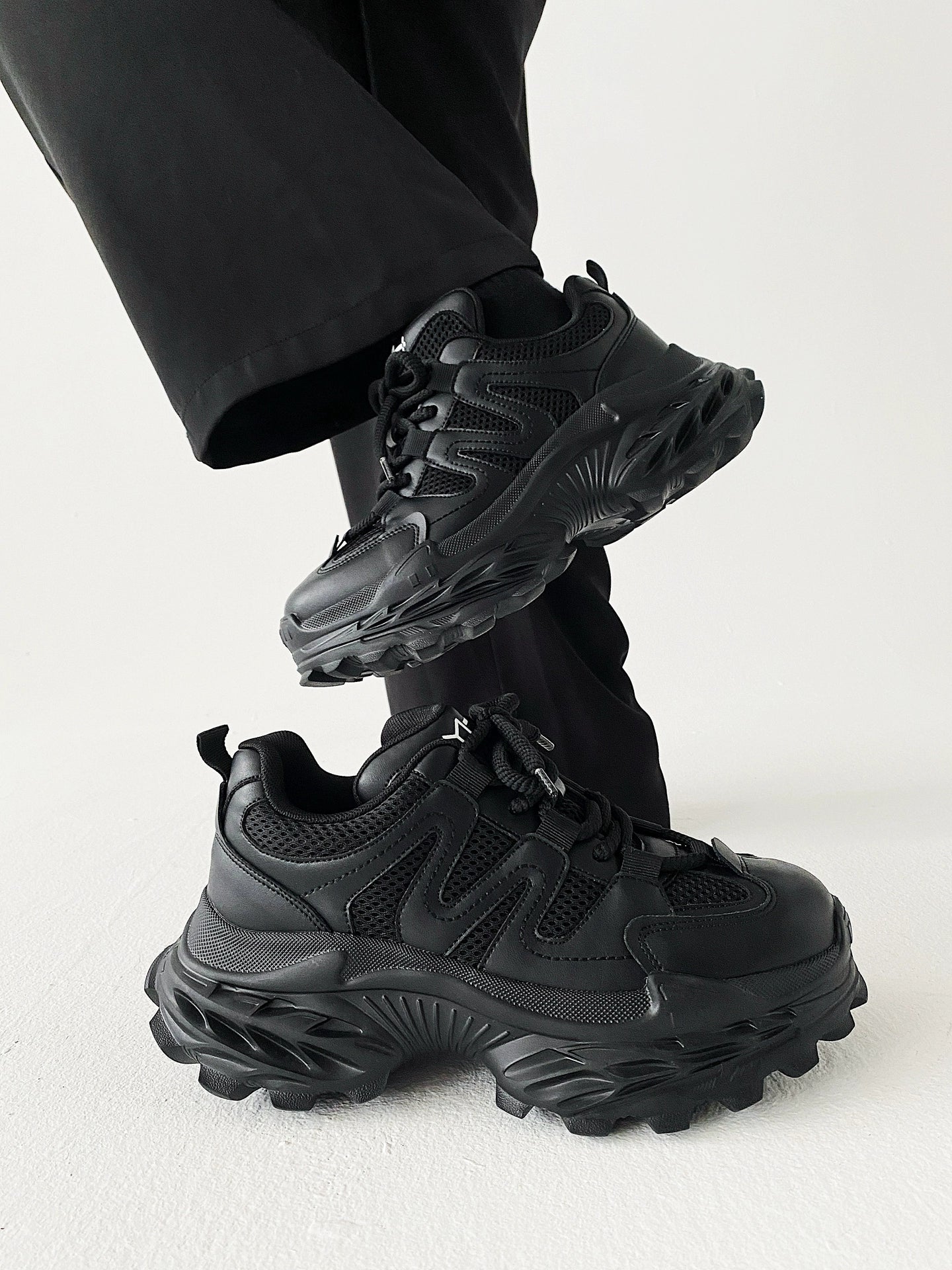 Thick Sole Mesh Sporty Sneakers WN21237