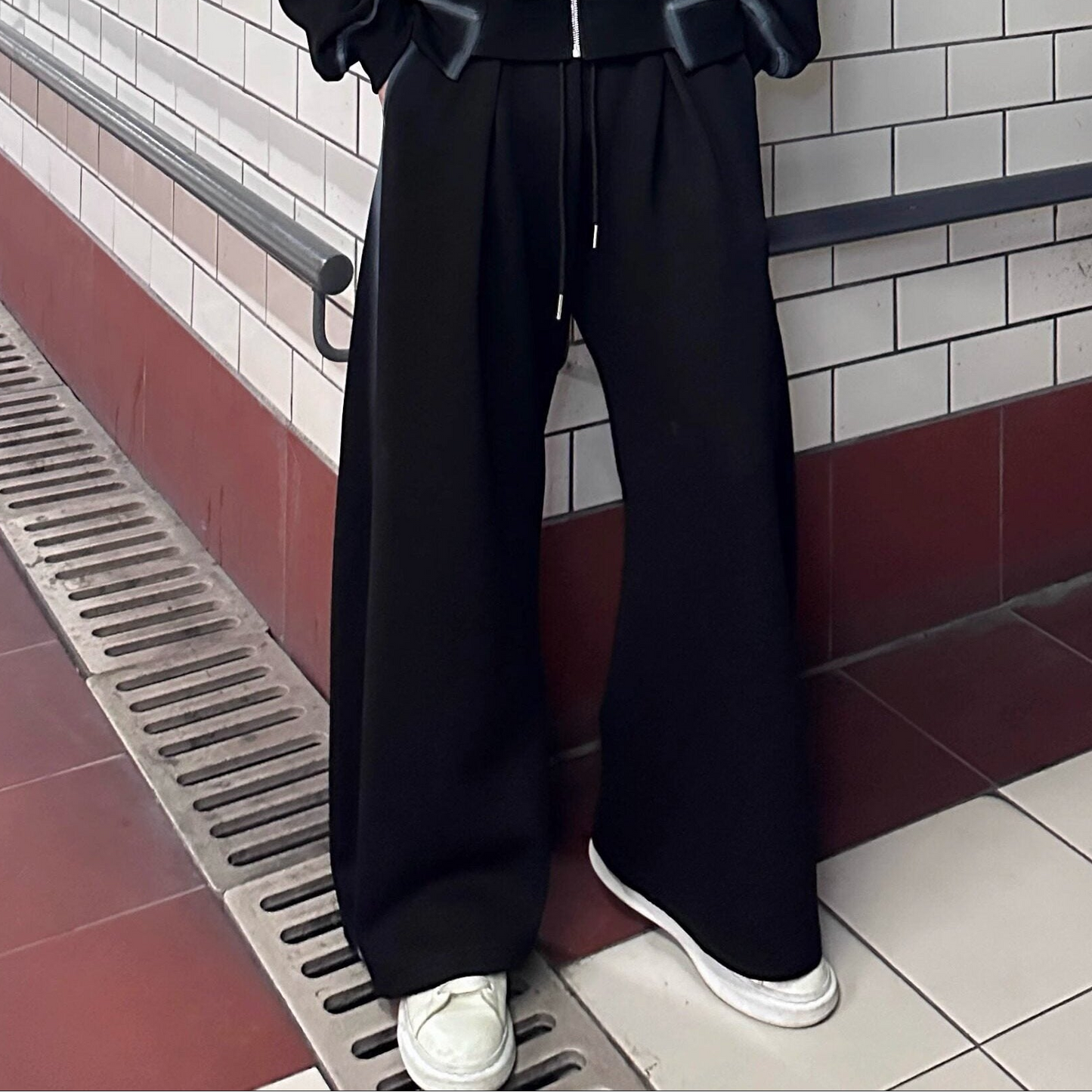 Standing-Collar Contrast Shoulder-pad Jacket & Sporty Wide Leg Sweatpants Setup WN25258