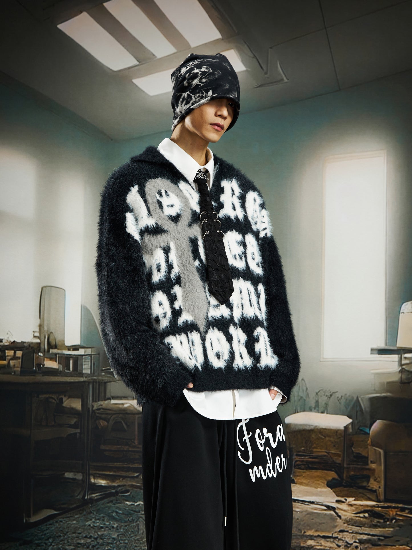 Symbol Contrast Oversize Knit Sweater WN22745