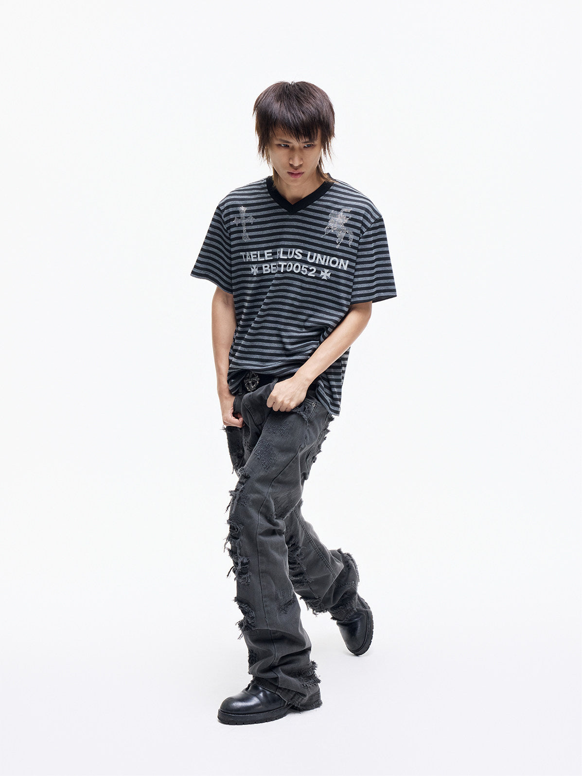V-Neck Stripe Rhinestone Reflective Print Short Sleeve T-Shirt WN27301