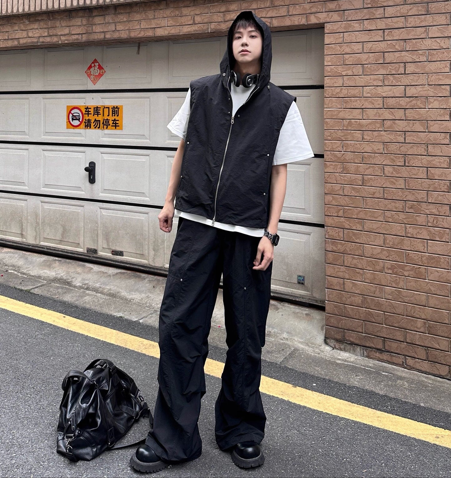 Hooded Sleeveless Jacket & Deconstructed Cargo Pants Setup WN25279