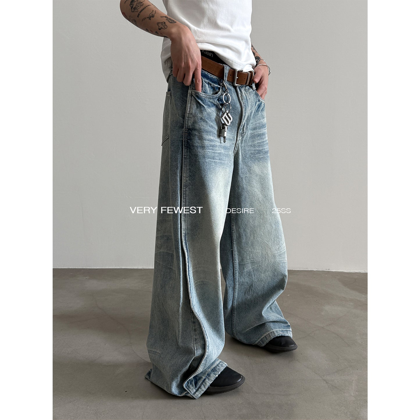 Whisker Wash Wide Leg Denim Jeans WN15286