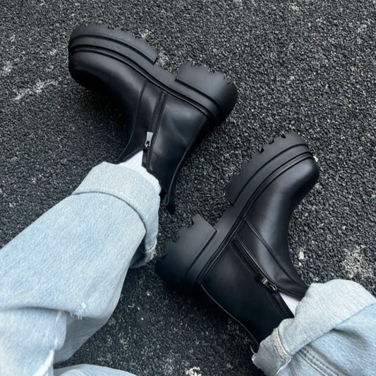 Thick Sole Leather Chelsea Boots WN21250