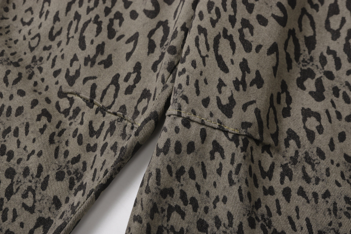 Leopard Print Curved Straight Wide Leg Denim Jeans WN25675