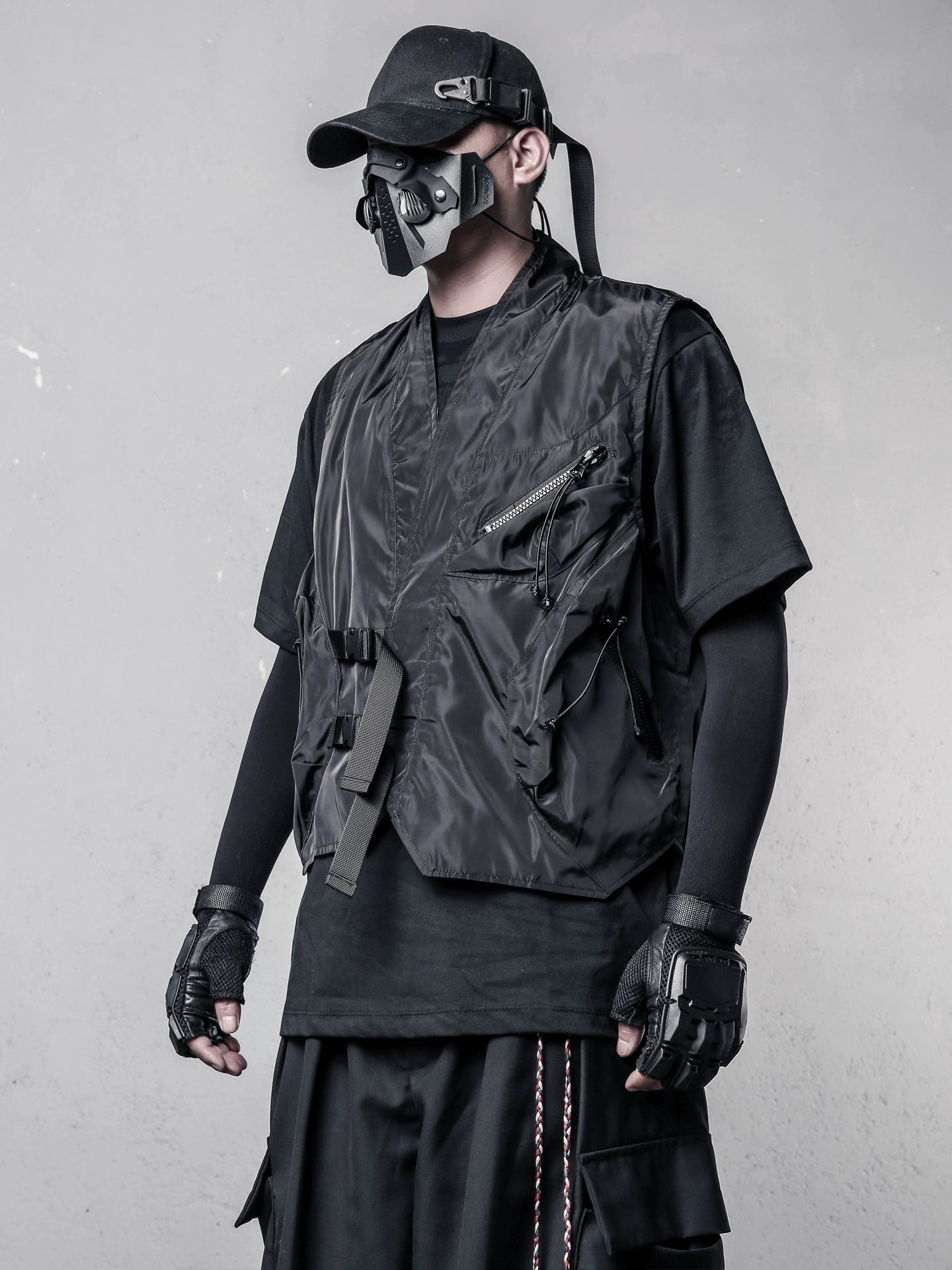 Multi-Pocket Metal Buckle Vest WN22438