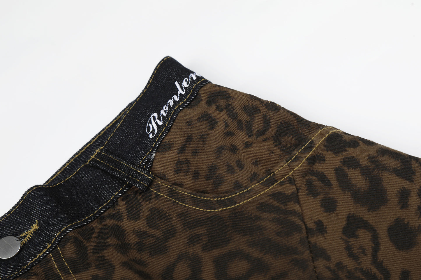 Leopard Print Curved Wide Leg Denim Jeans WN25679