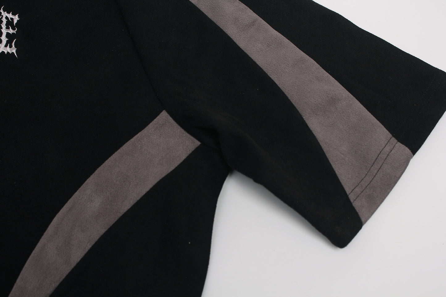 Color Block Suede Logo Short Sleeve T-Shirt WN25977