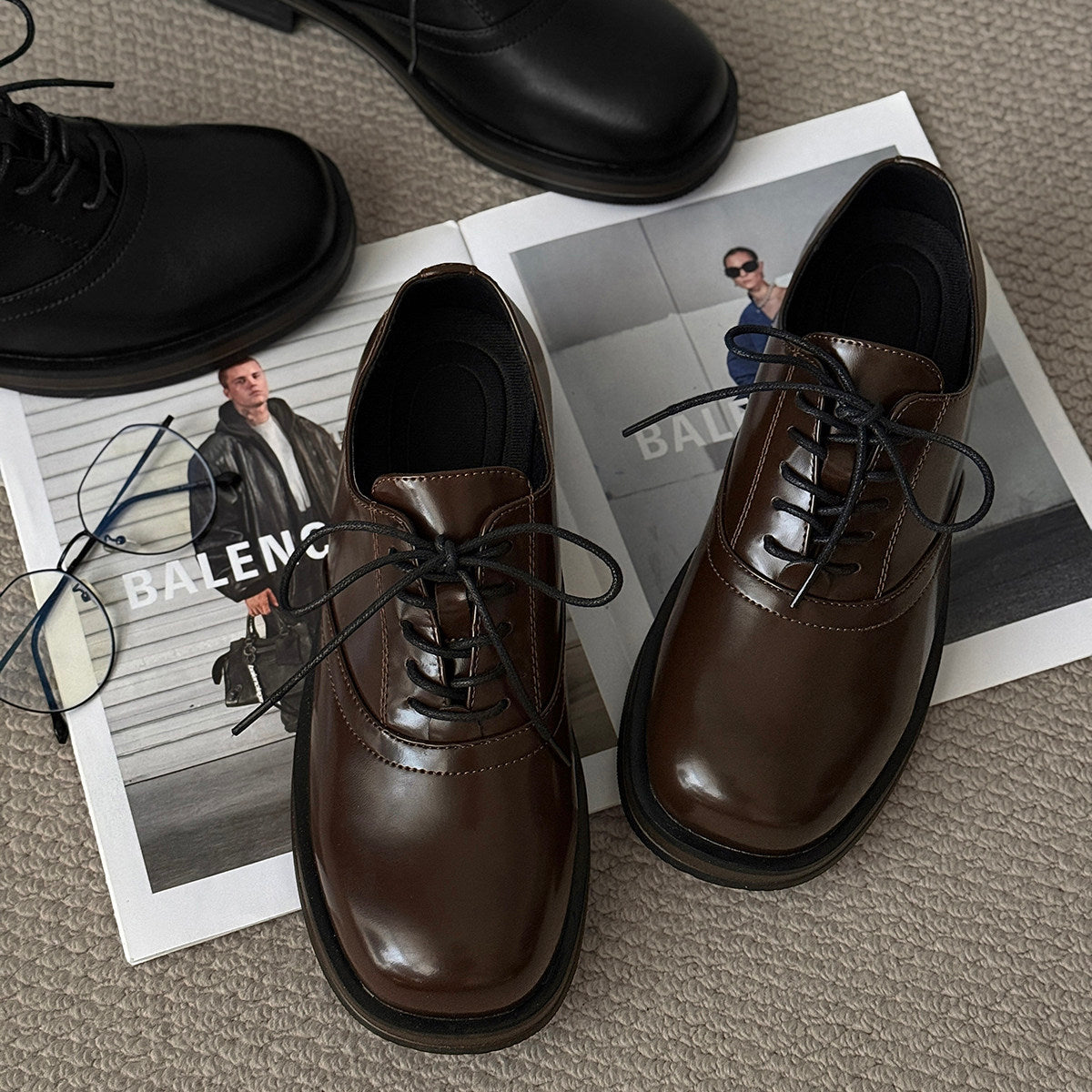Round Toe Lace-Up Leather Shoes WN24540