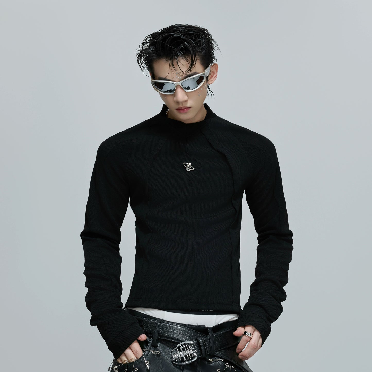 Deconstructed Slim Fit Metal Logo Long Sleeve T-Shirt WN21695