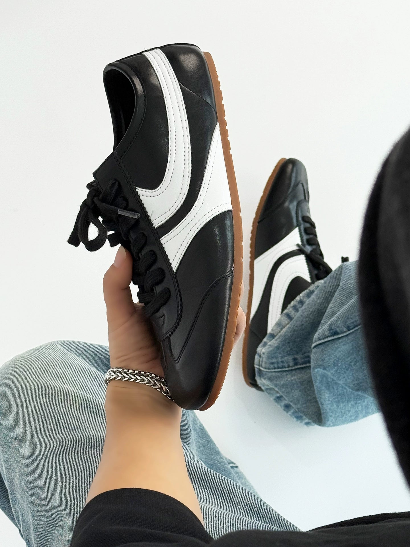 Flat Bottom Design Sneakers WN19140