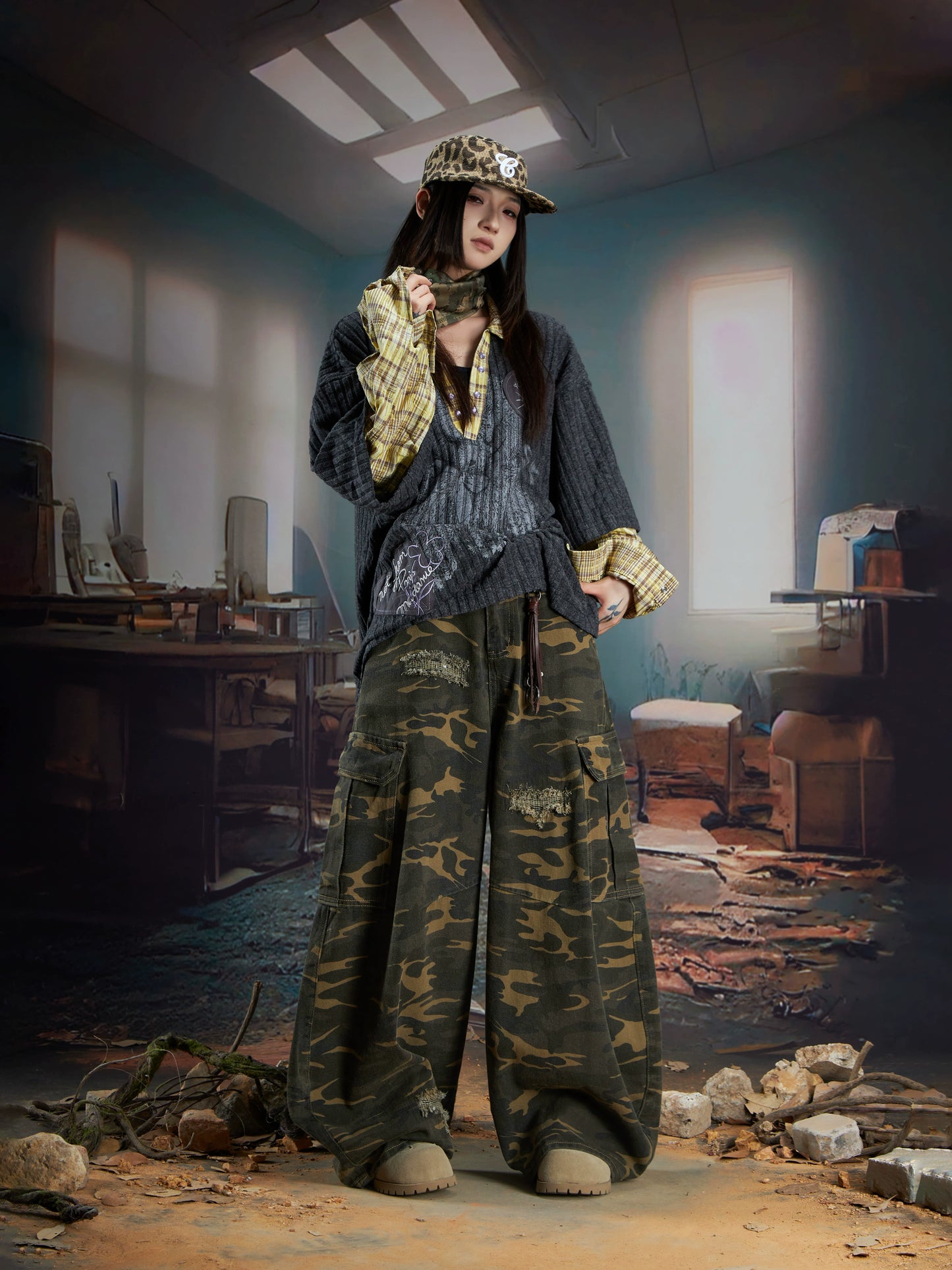 Fake Layered V-Neck Patchwork Long Sleeve T-Shirt WN21358