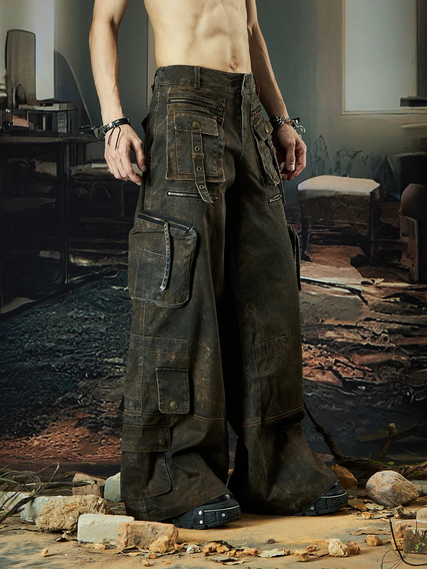 Multi-Pocket Strap Zipper Patchwork Layered Wide Leg Cargo Pants WN18518