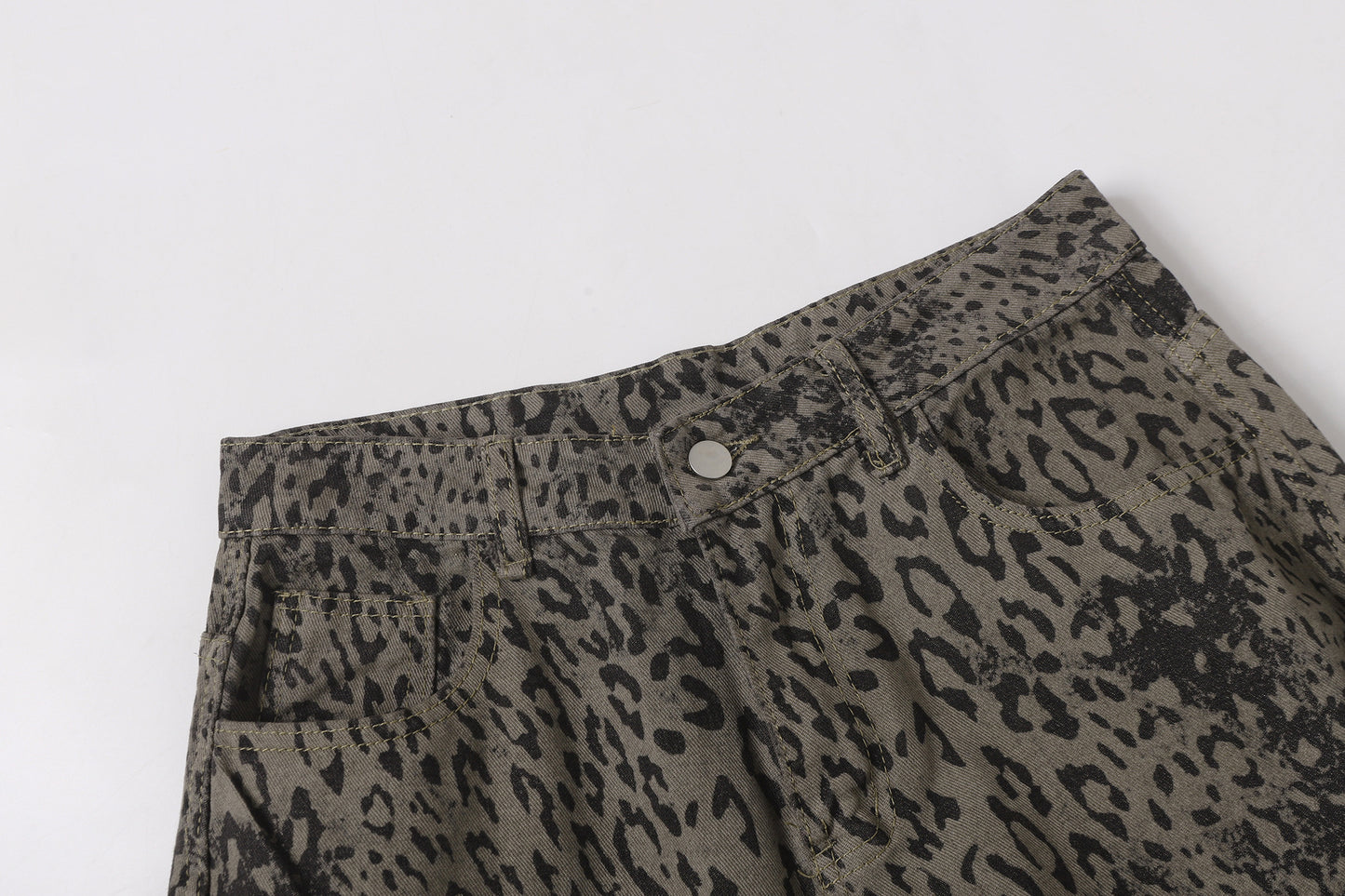 Leopard Print Curved Straight Wide Leg Denim Jeans WN25675