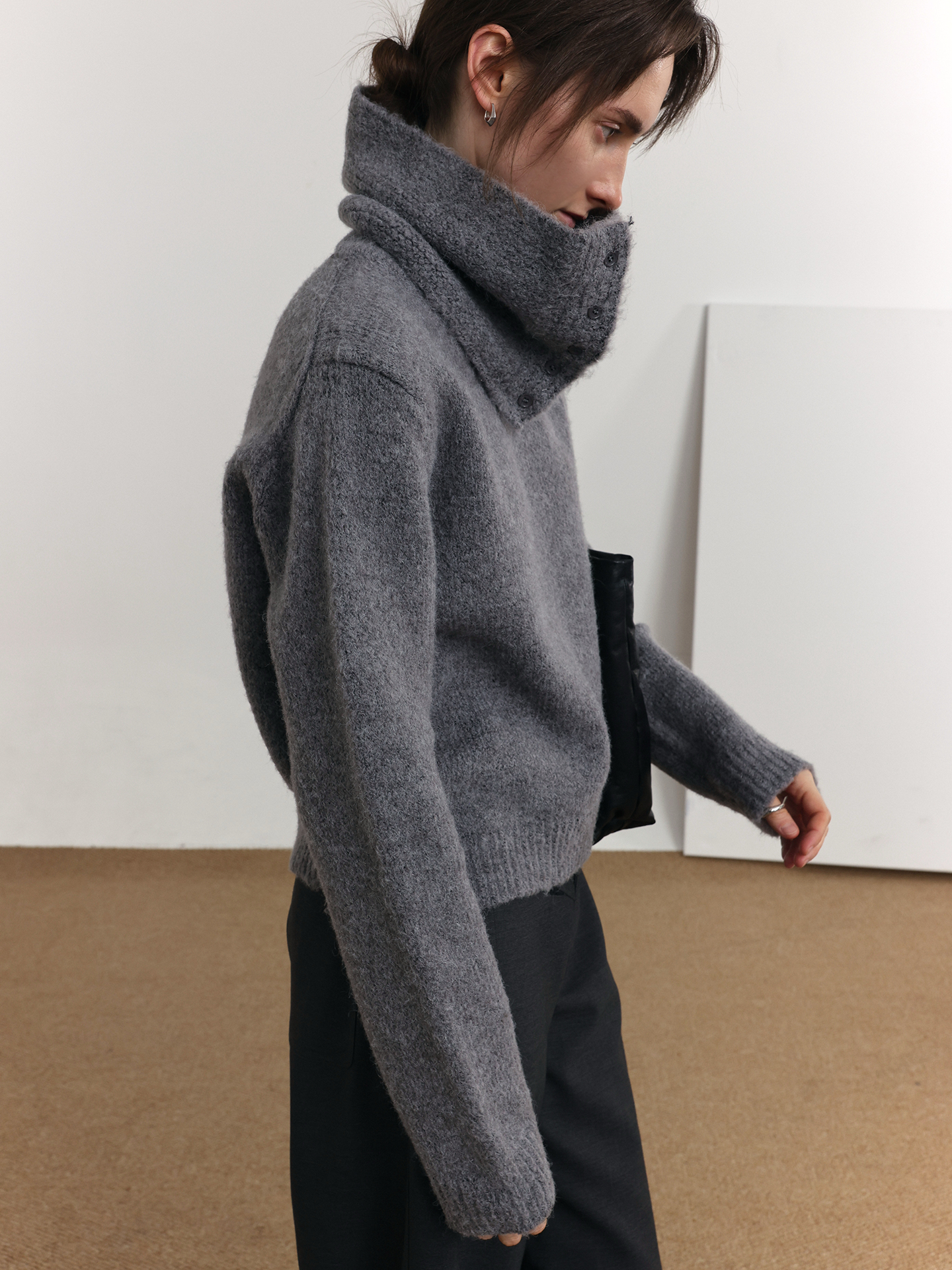 Cowl Neck Cropped Knit Sweater WN21500