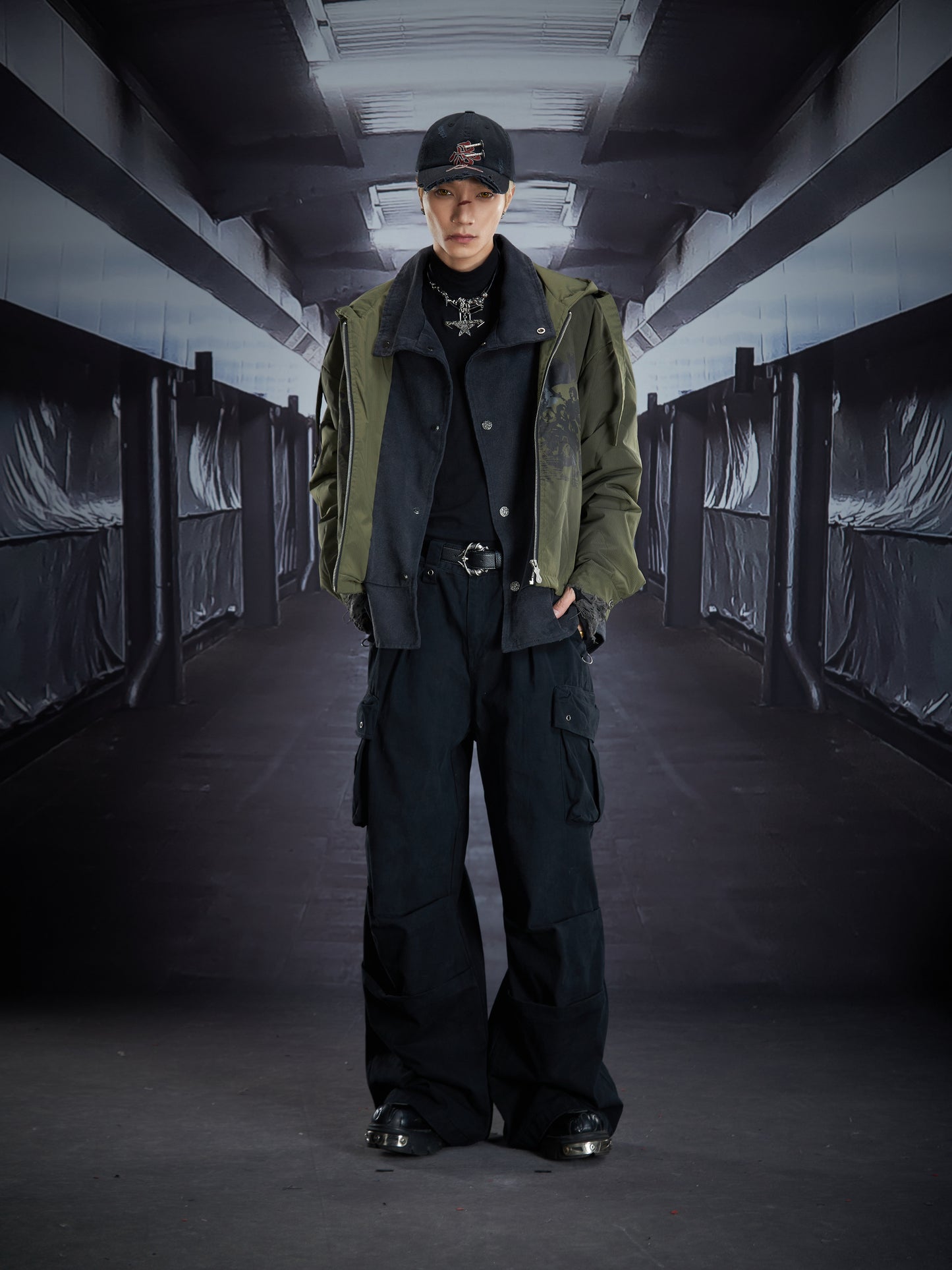 Deconstructed Patchwork Design Multi-Pocket Cargo Pants WN22832