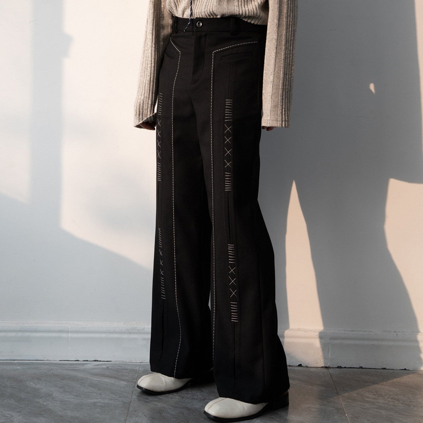 Contrast Stitch Wide-Leg Trousers WN23638